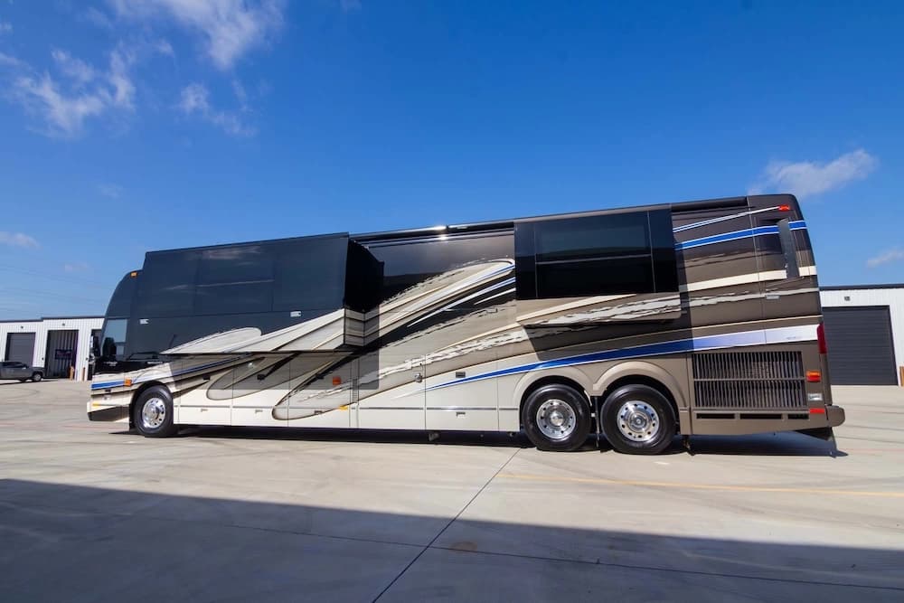 2016 Prevost Liberty Elegant Lady H3-45 Motorcoach - Image 20