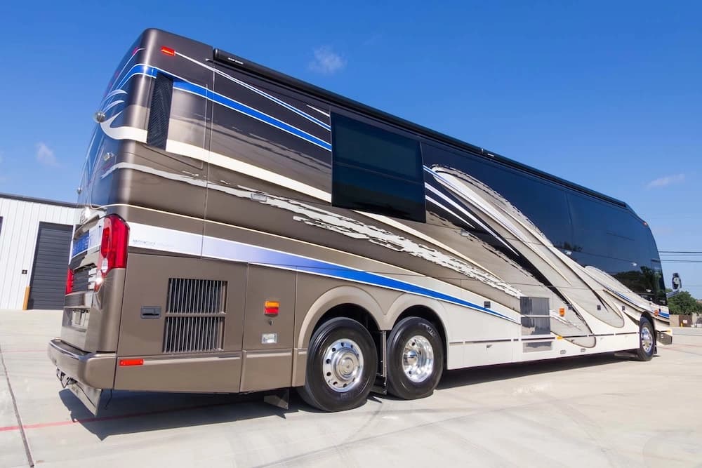 2016 Prevost Liberty Elegant Lady H3-45 Motorcoach - Image 3