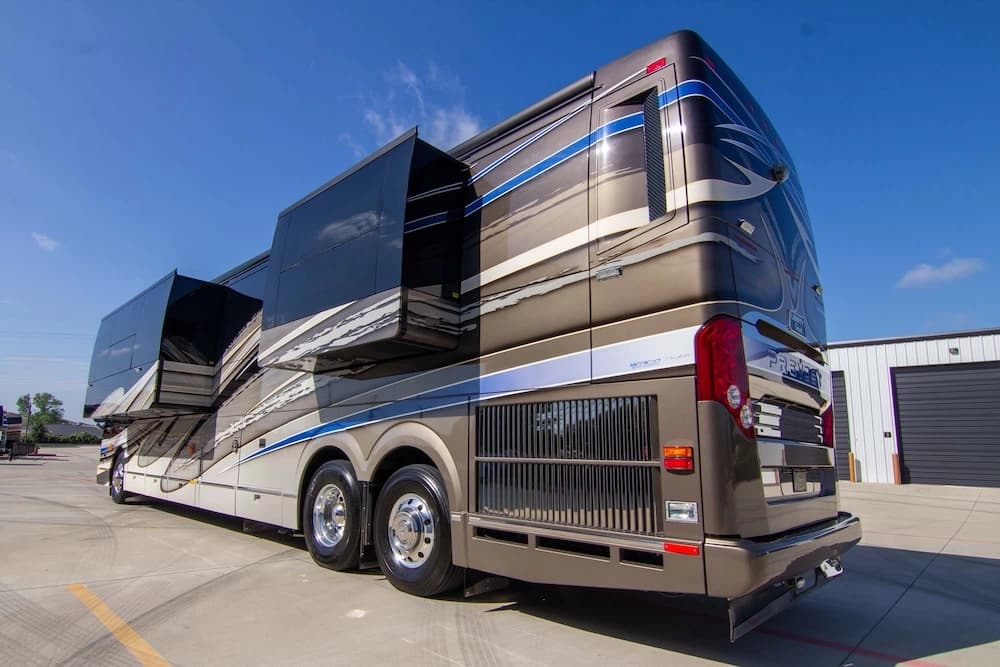 2016 Prevost Liberty Elegant Lady H3-45 Motorcoach - Image 21