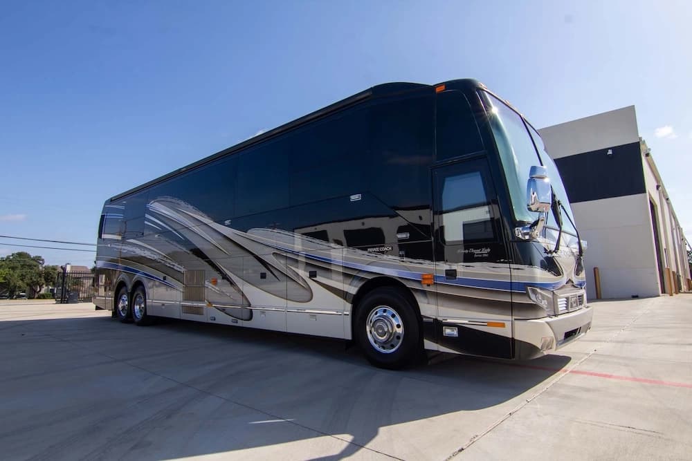 2016 Prevost Liberty Elegant Lady H3-45 Motorcoach - Image 26