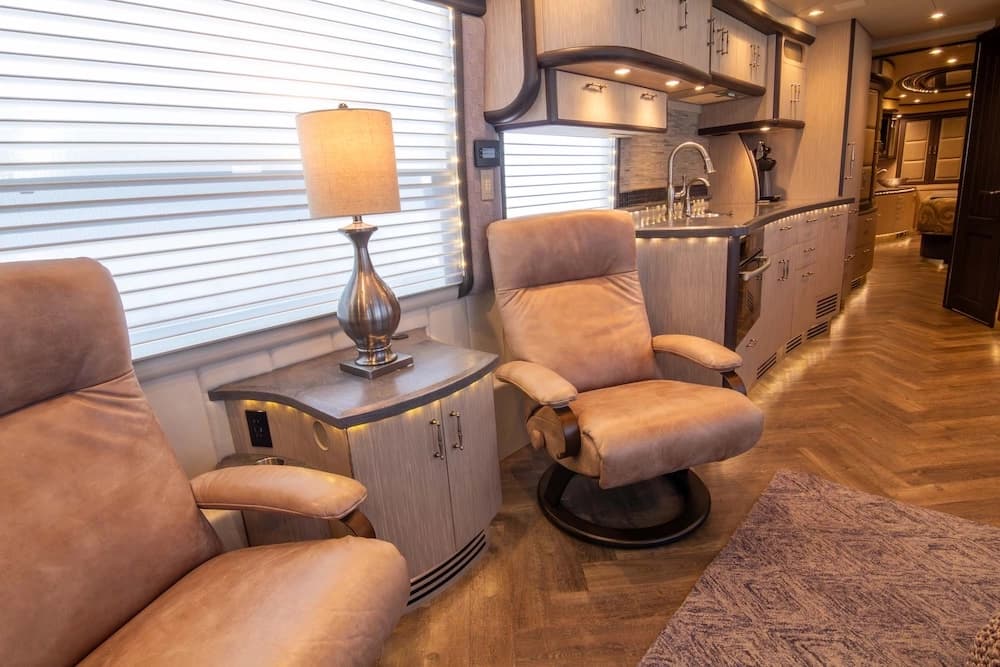 2016 Prevost Liberty Elegant Lady H3-45 Motorcoach - Image 31