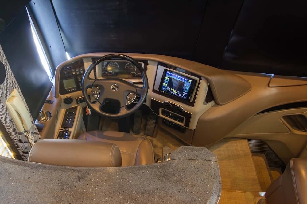 2016 Prevost Liberty Elegant Lady H3-45 Motorcoach - Image 35