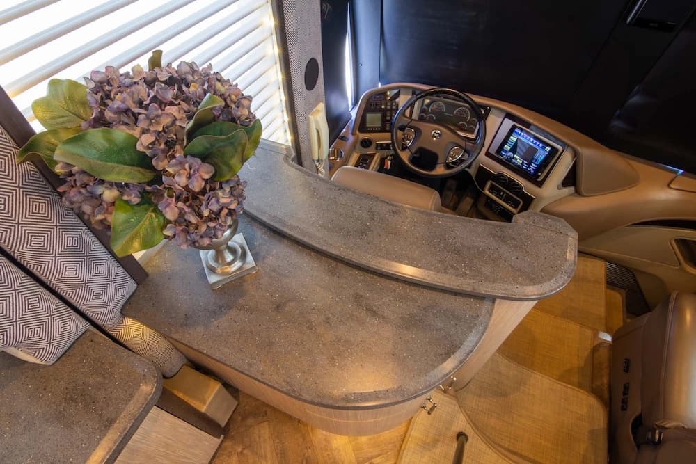 2016 Prevost Liberty Elegant Lady H3-45 Motorcoach - Image 37