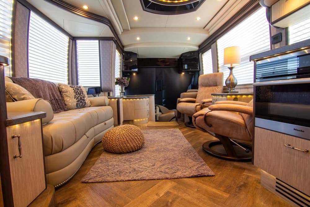 2016 Prevost Liberty Elegant Lady H3-45 Motorcoach - Image 40
