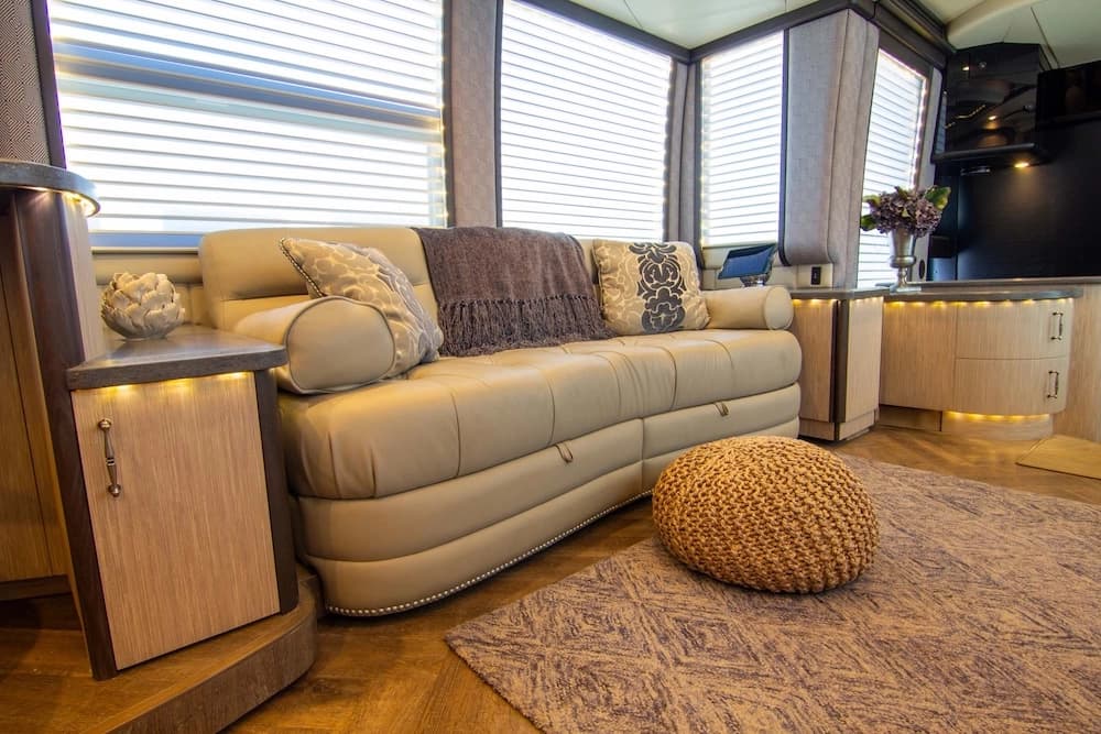 2016 Prevost Liberty Elegant Lady H3-45 Motorcoach - Image 41