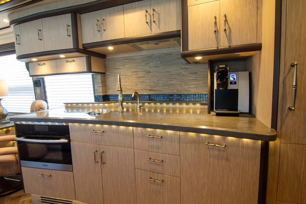 2016 Prevost Liberty Elegant Lady H3-45 Motorcoach - Image 44