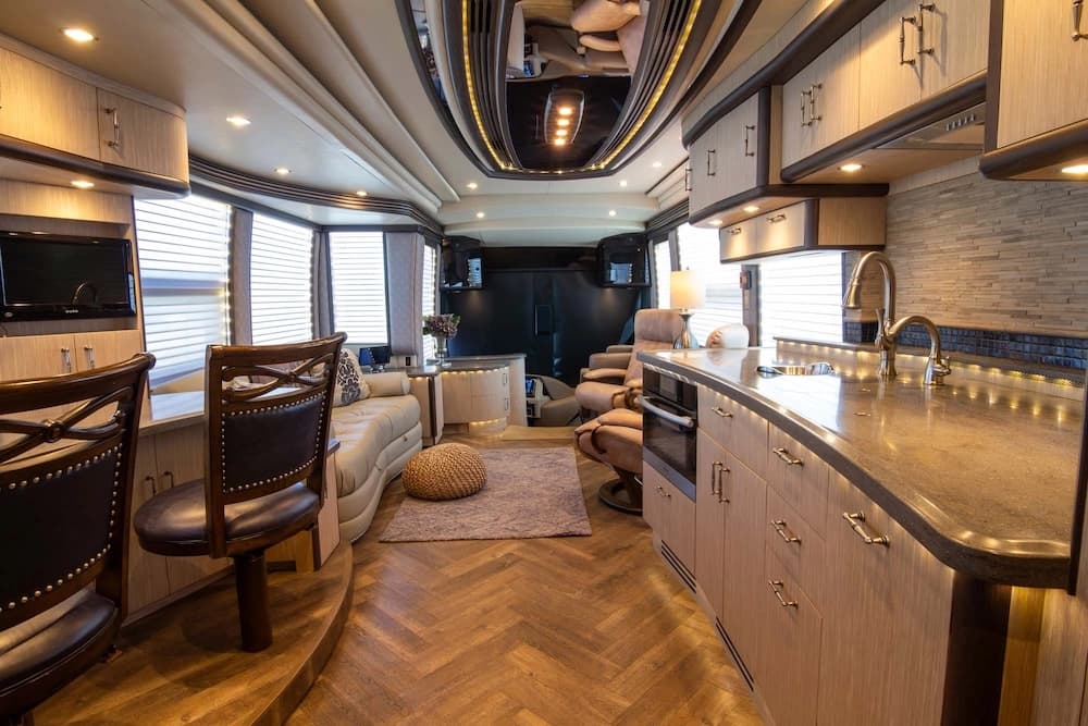 2016 Prevost Liberty Elegant Lady H3-45 Motorcoach - Image 45