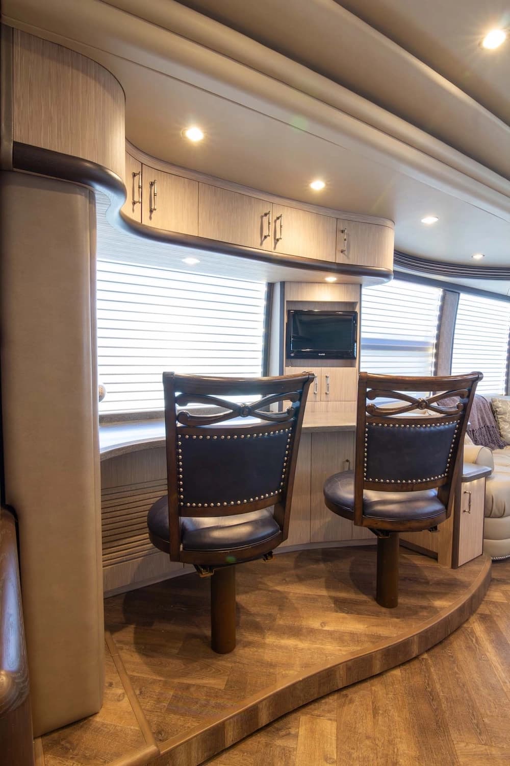 2016 Prevost Liberty Elegant Lady H3-45 Motorcoach - Image 47