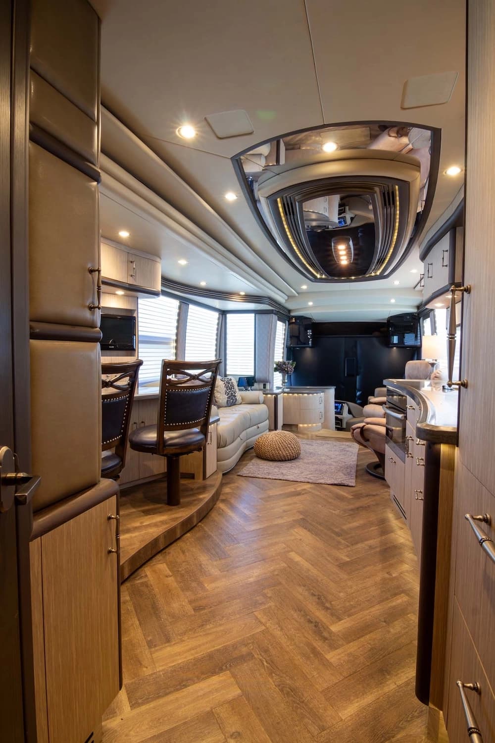 2016 Prevost Liberty Elegant Lady H3-45 Motorcoach - Image 48