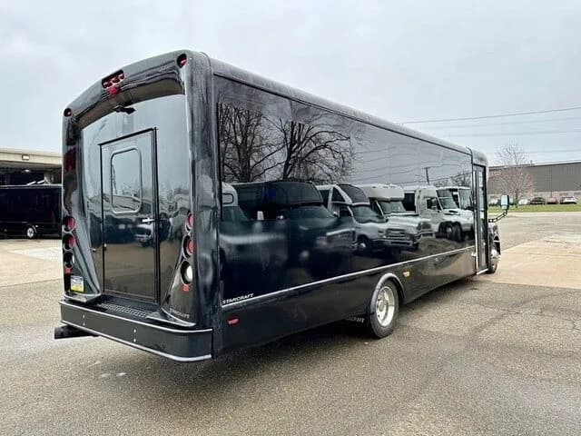 2014 IC Starcraft Limo Bus - Image 3