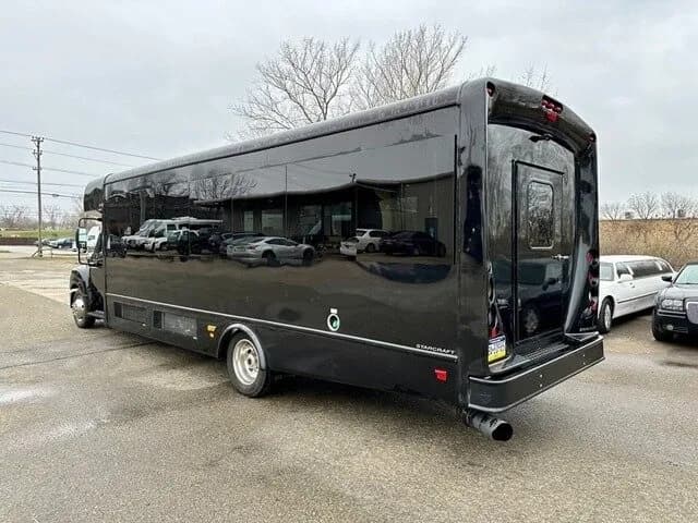 2014 IC Starcraft Limo Bus - Image 4