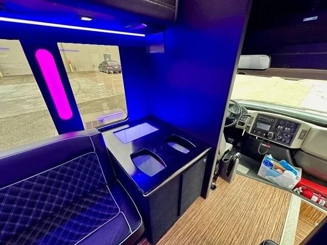 2014 IC Starcraft Limo Bus - Image 7