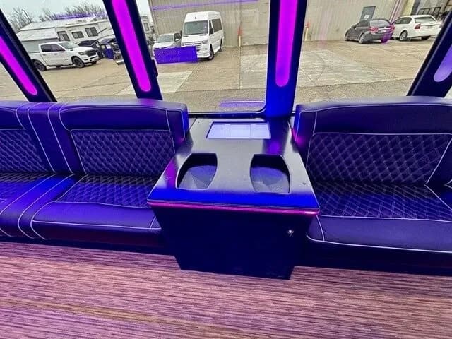 2014 IC Starcraft Limo Bus - Image 8