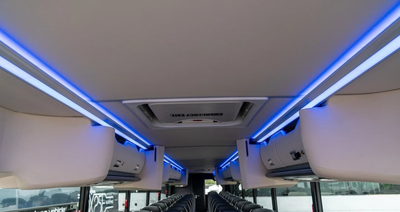 2025 Van Hool CX45 Coach - Image 4