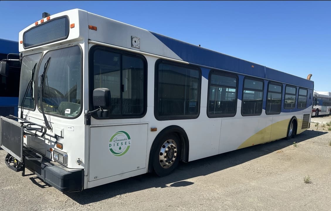 2005 New Flyer D40LF bus