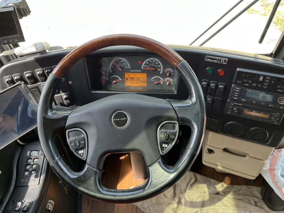 2015 Prevost H345 Coach Bus - Image 6