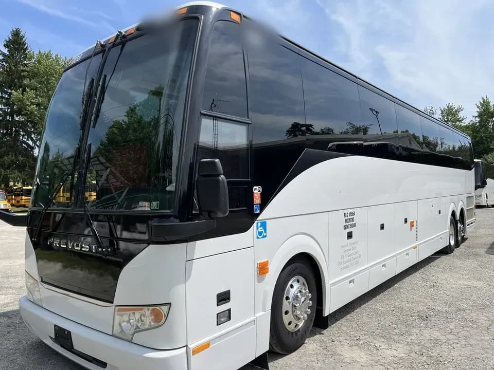 2015 Prevost H345 Coach Bus - Image 3