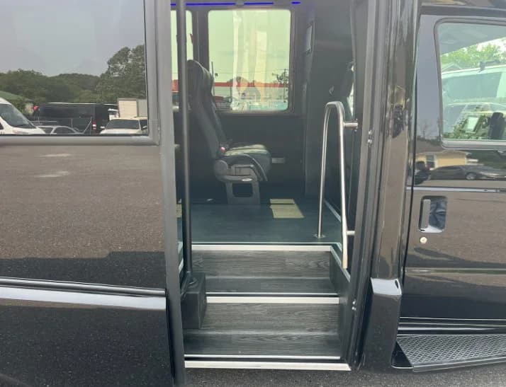 2025 Ford E-450 Grech Exec GM28 - Image 8