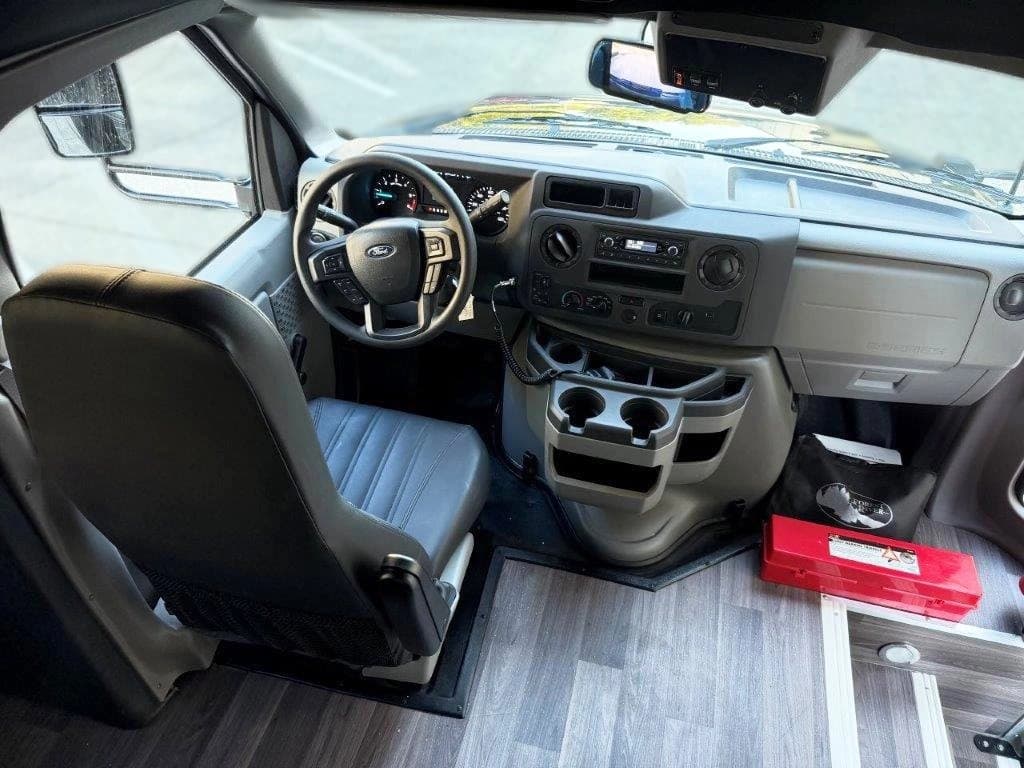 2026 Starcraft Allstar Executive Shuttle Bus - Image 7