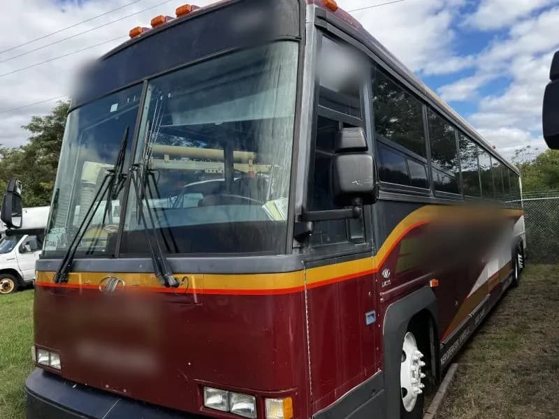 2004 MCI D45 bus