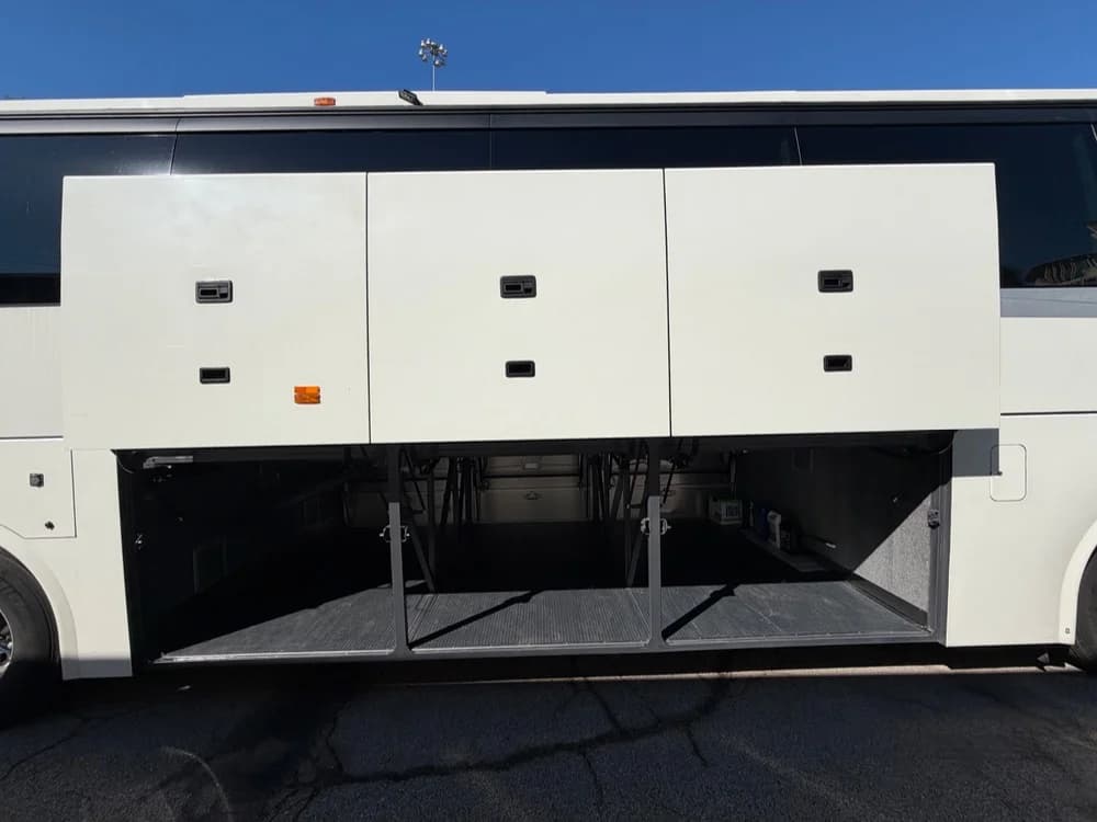 2025 Volvo 9700 - Image 13