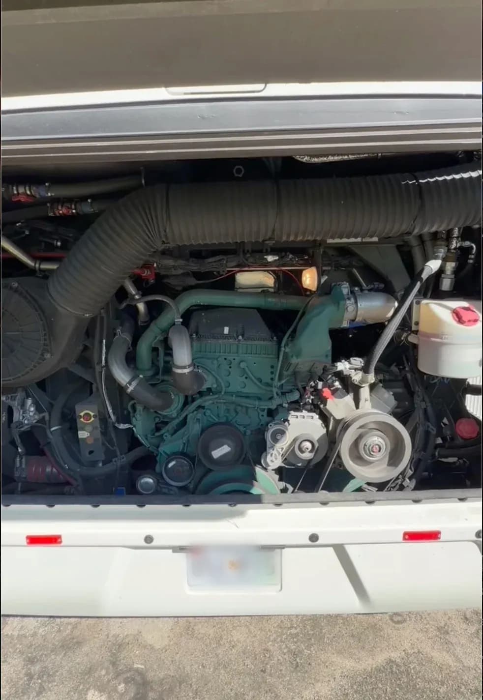 2025 Volvo 9700 - Image 3