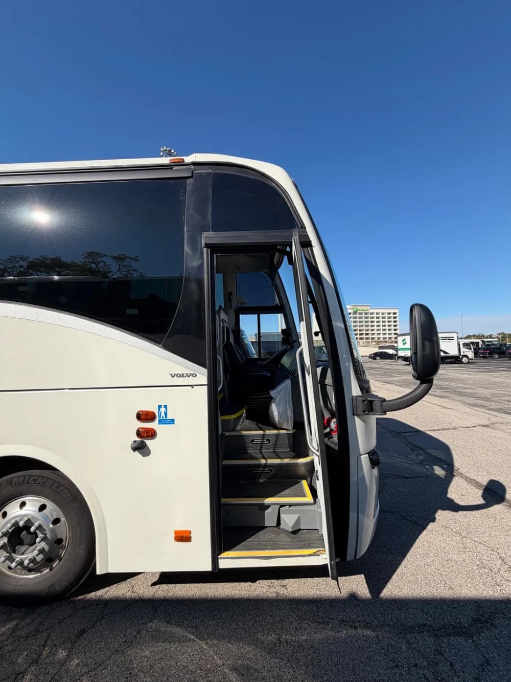 2025 Volvo 9700 - Image 4