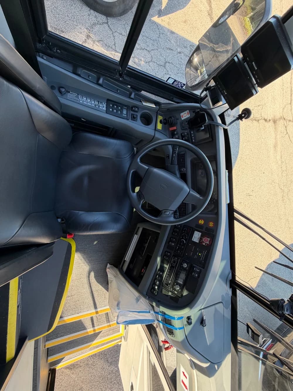 2025 Volvo 9700 - Image 5