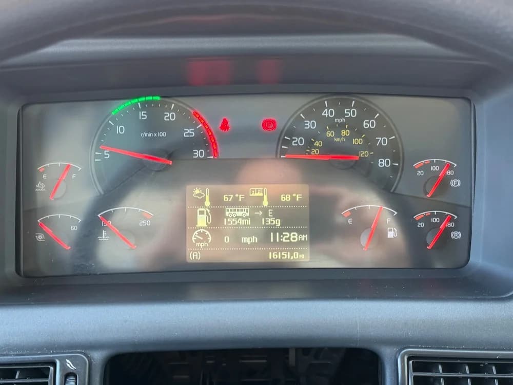 2025 Volvo 9700 - Image 6