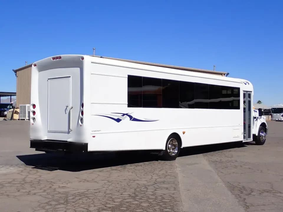 2018 Ford F650 Starcraft Allstar XL  - Image 4