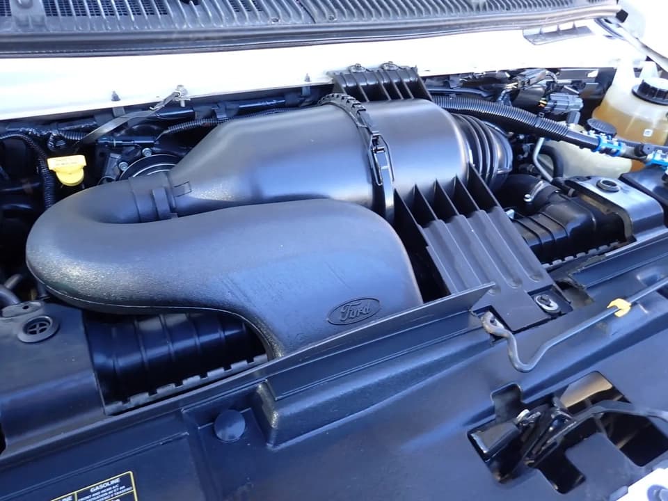 2010 Starcraft Allstar Shuttle Bus - Image 7