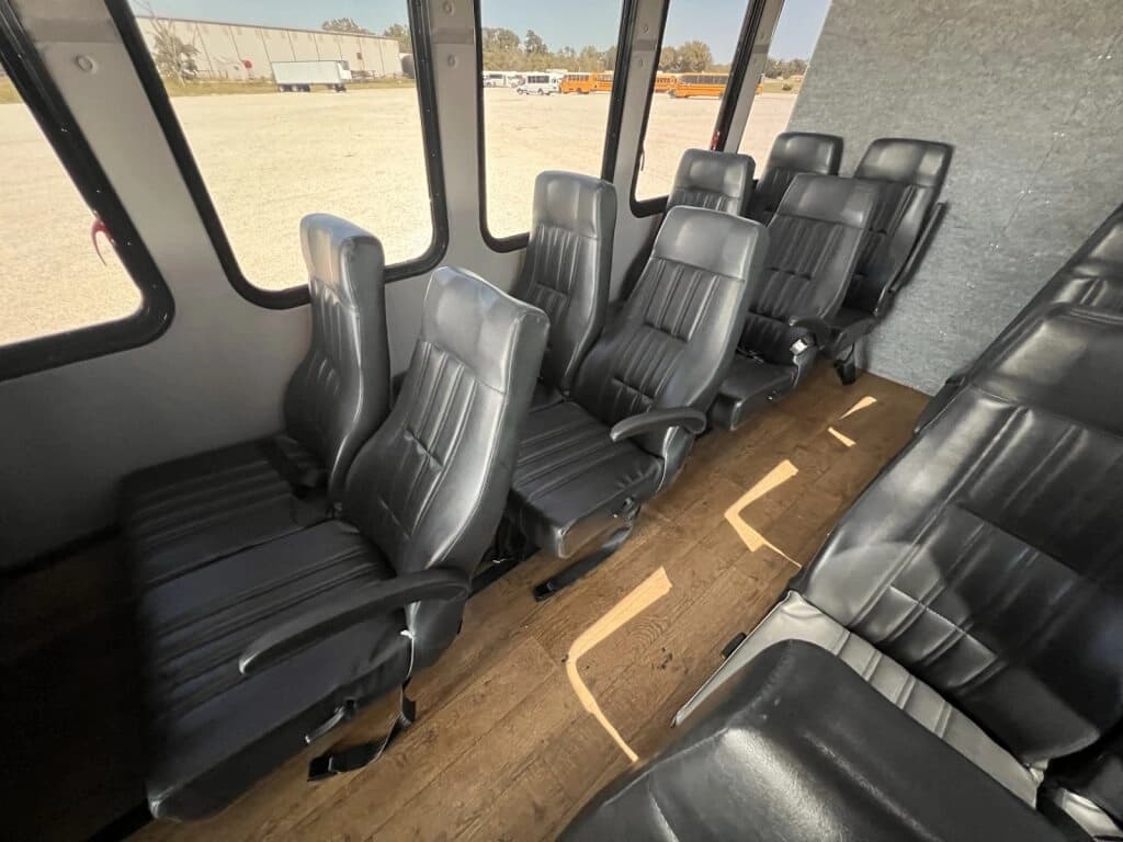2022 Ford F550 Diamond VIP Shuttle Bus - Image 10