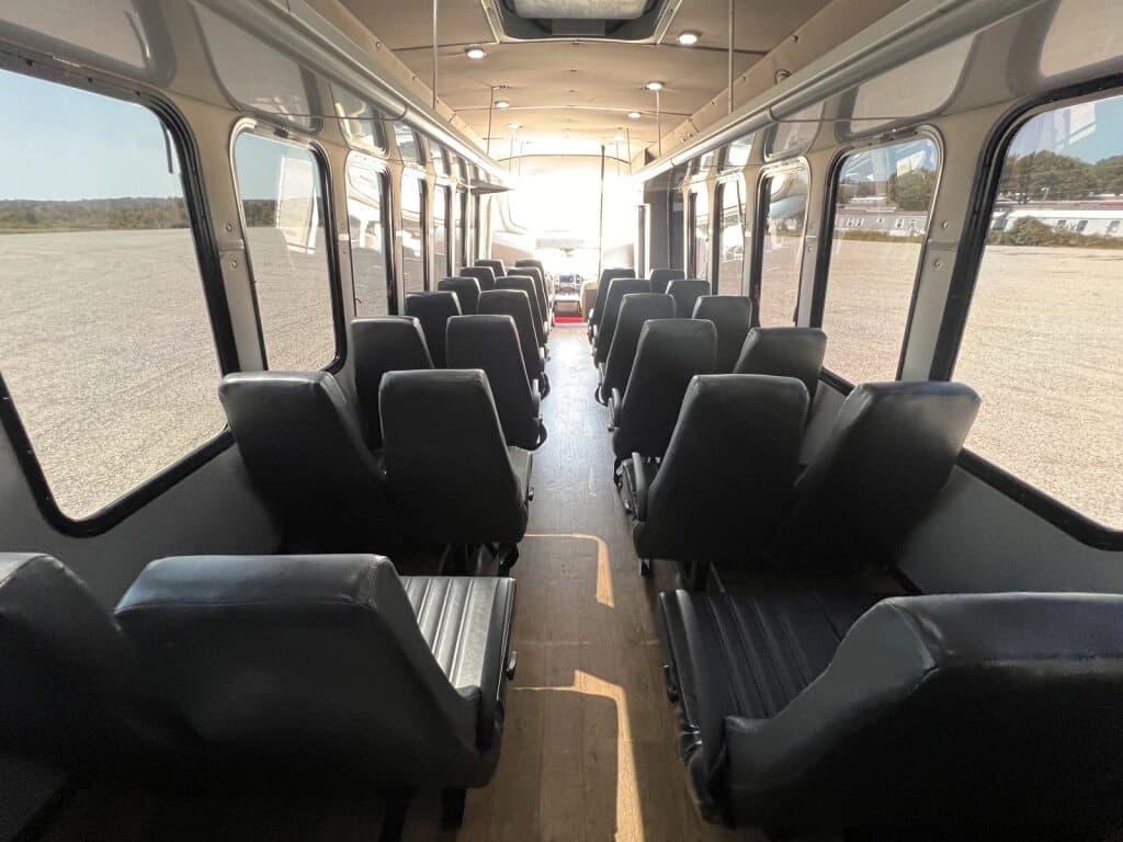 2022 Ford F550 Diamond VIP Shuttle Bus - Image 12