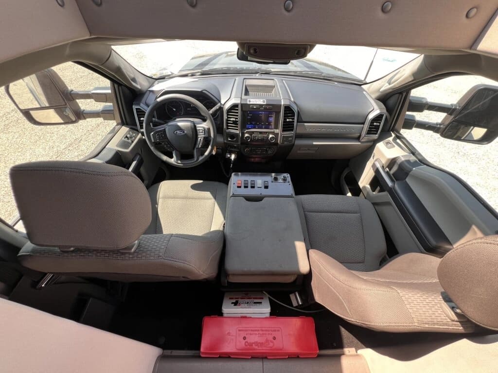 2022 Ford F550 Diamond VIP Shuttle Bus - Image 13