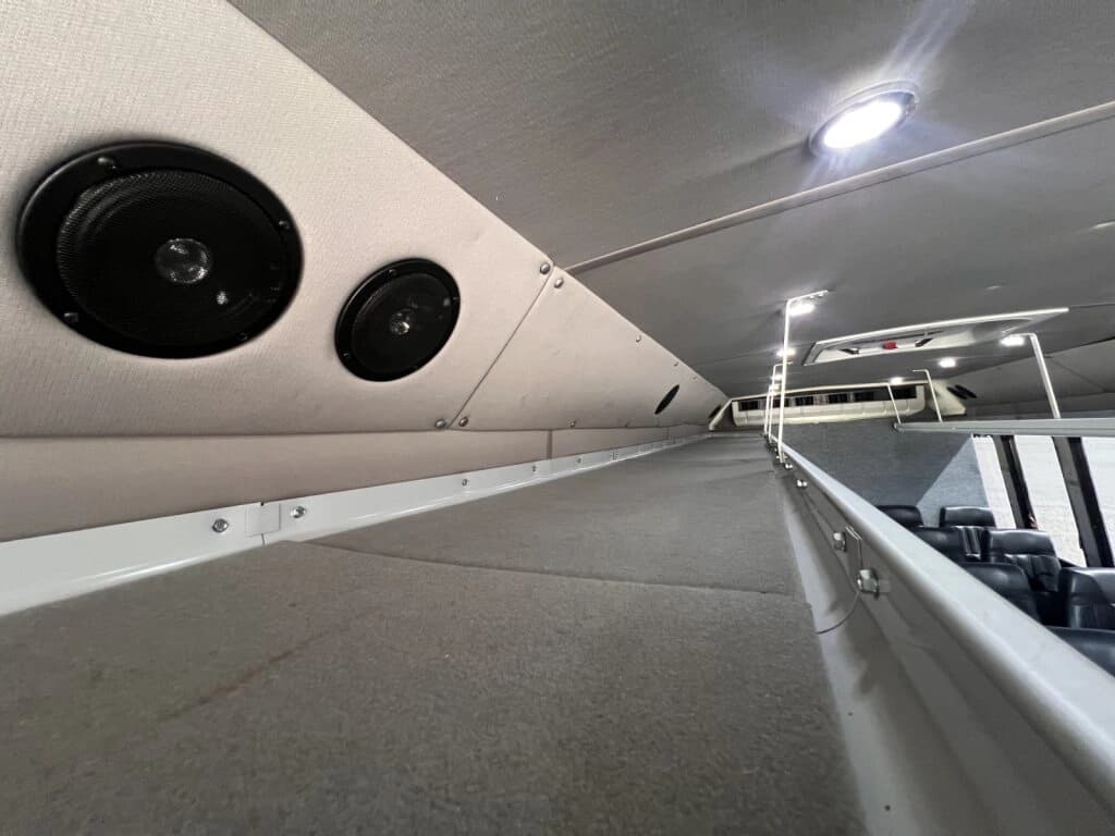 2022 Ford F550 Diamond VIP Shuttle Bus - Image 15