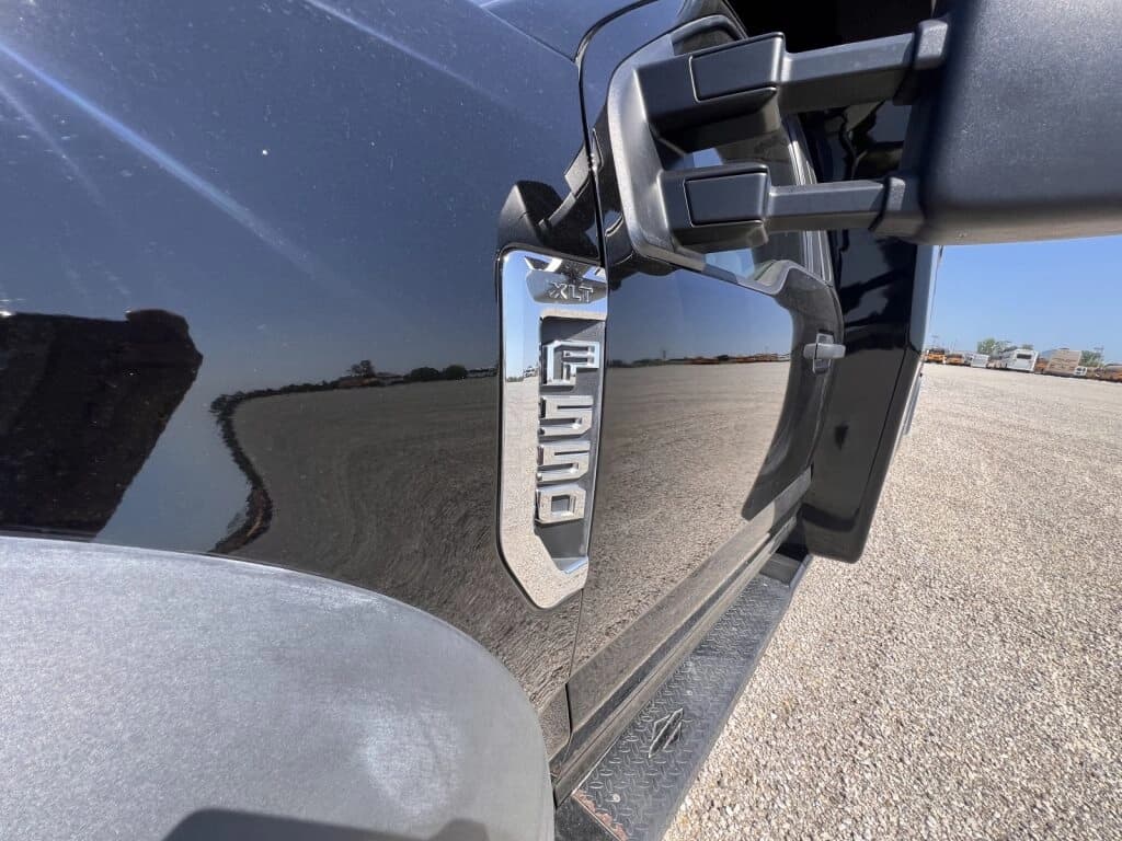 2022 Ford F550 Diamond VIP Shuttle Bus - Image 6