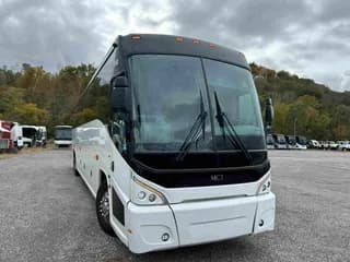 2015 MCI J4500 bus