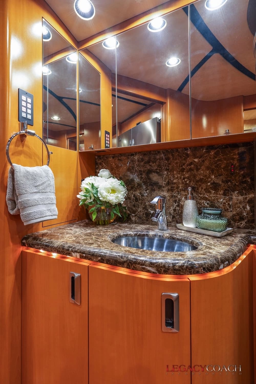 2006 Prevost Marathon H3-45 Coach - Image 15