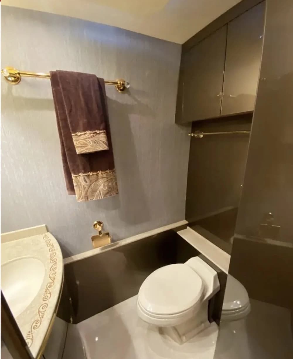 2007 Prevost Featherlite Motorhome - Image 18