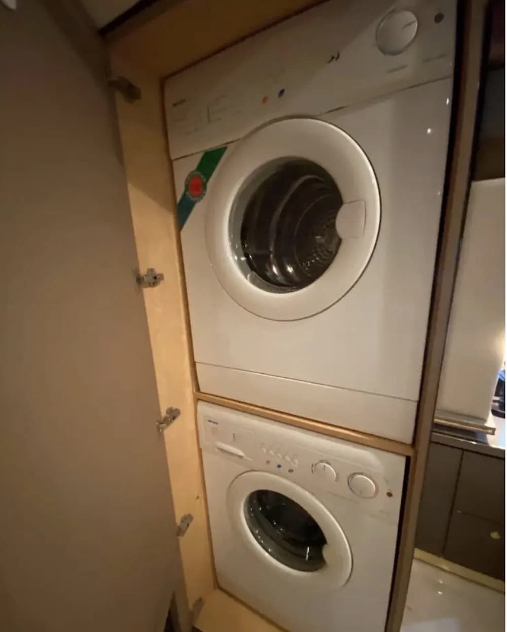 2007 Prevost Featherlite Motorhome - Image 21