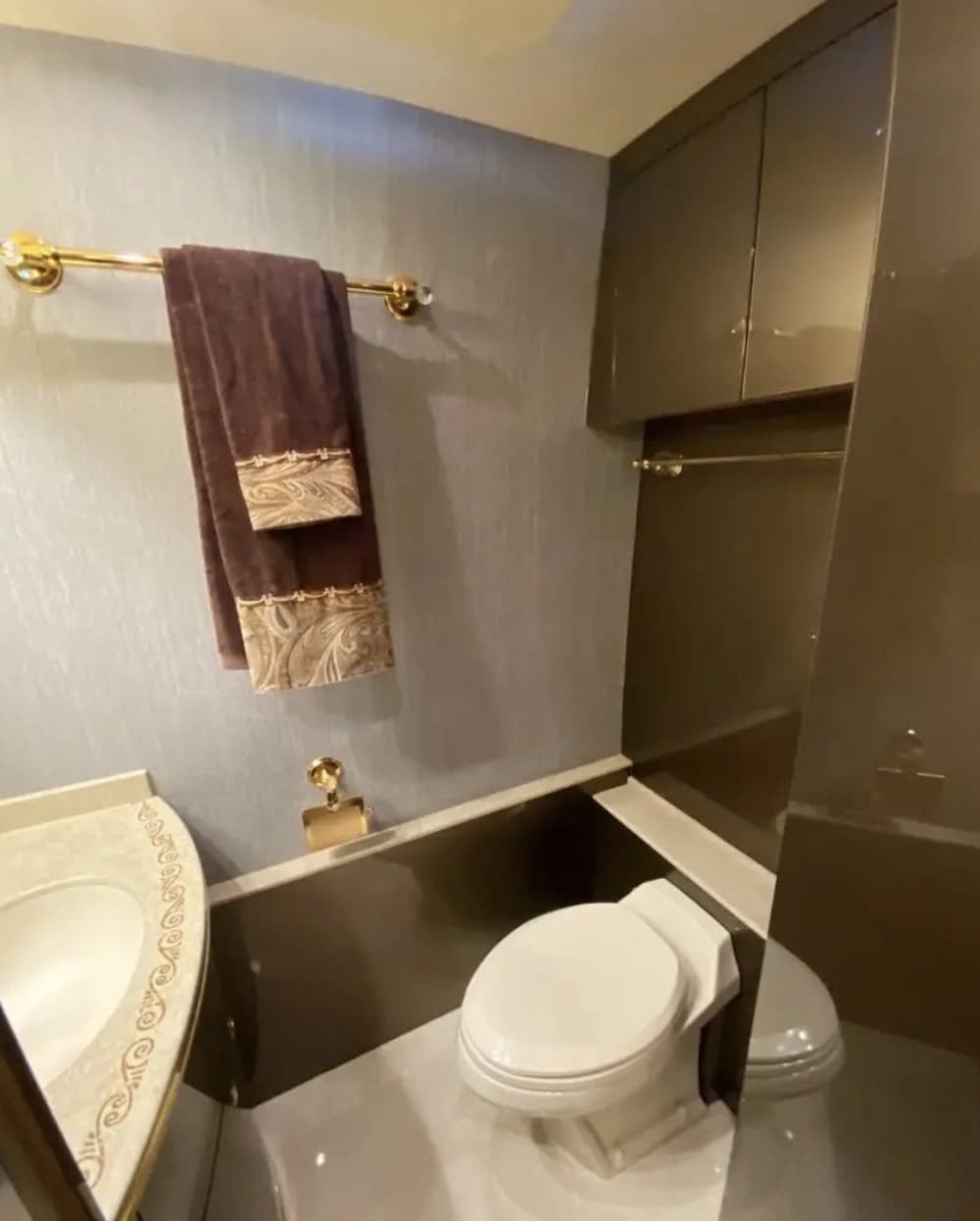 2007 Prevost Featherlite Motorhome - Image 31