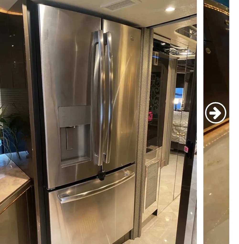 2007 Prevost Featherlite Motorhome - Image 35