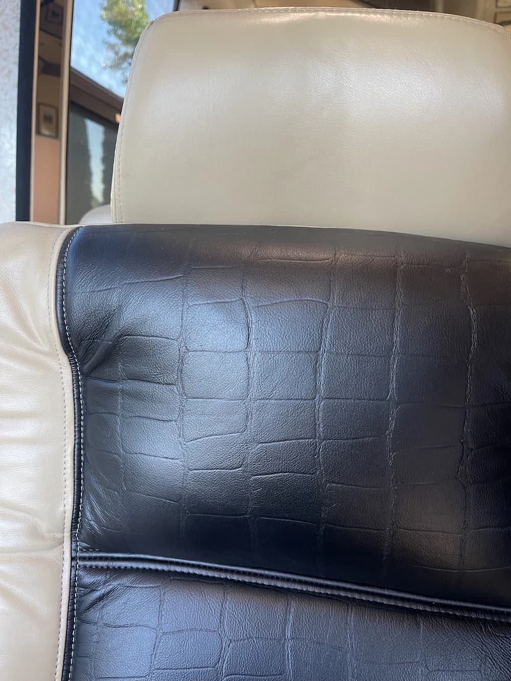 2007 Prevost Marathon XLII Motorhome - Image 12