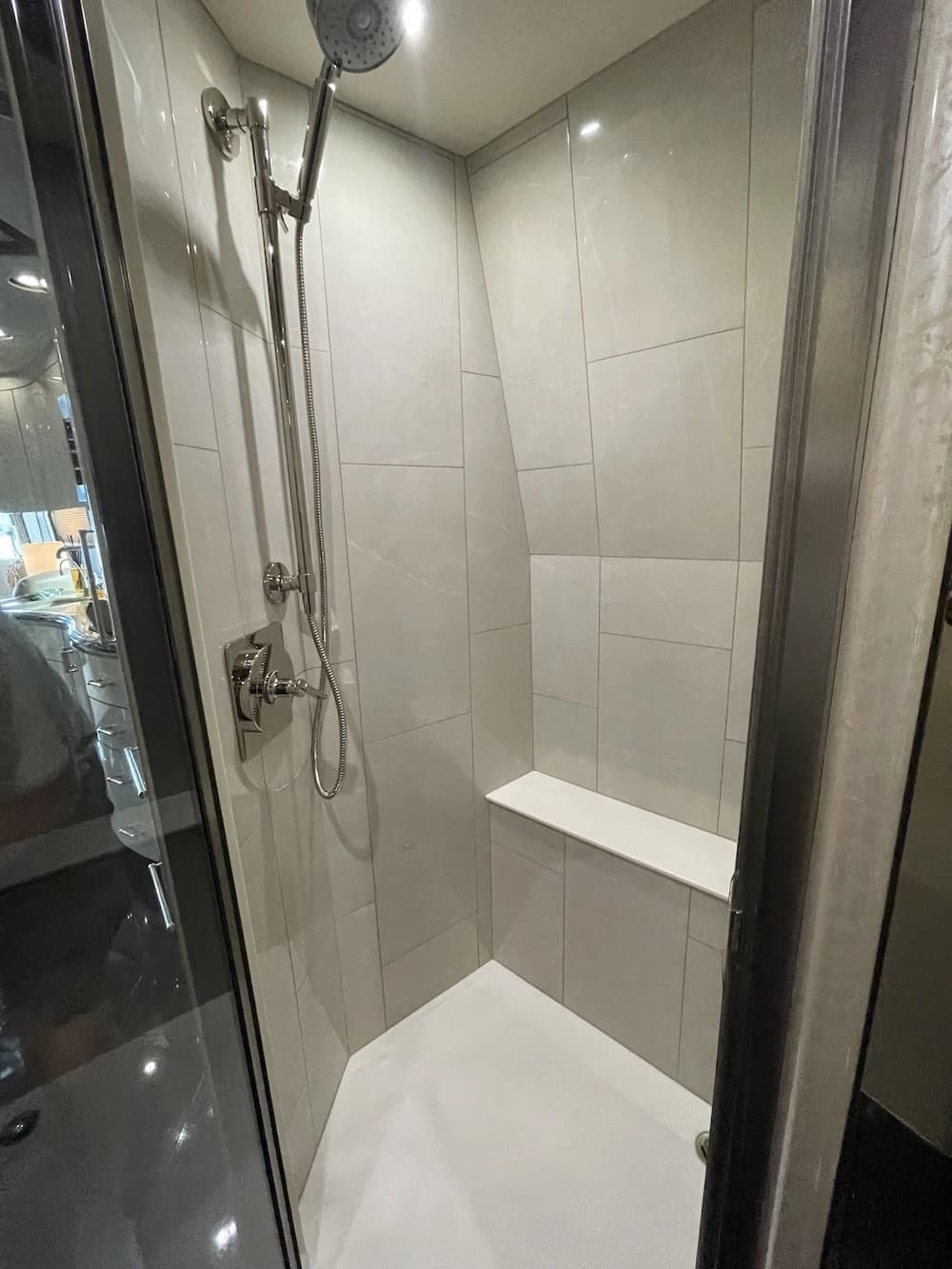 2007 Prevost Marathon XLII Motorhome - Image 17