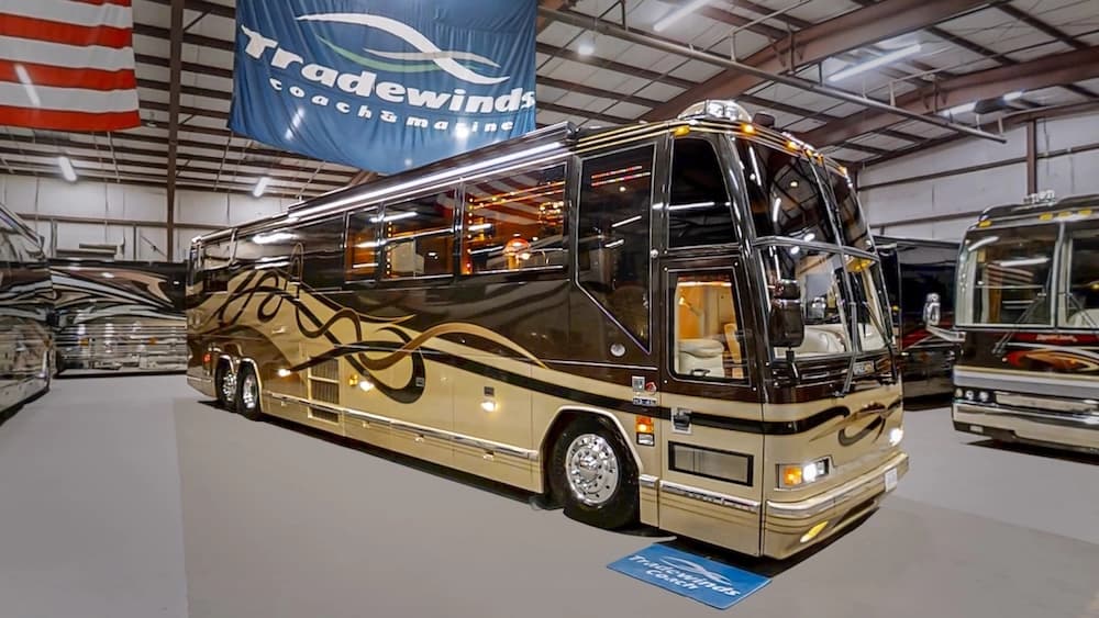 2000 Prevost Featherlite H3-45 bus