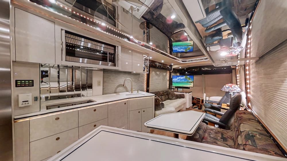 2000 Prevost Featherlite H3-45 Coach - Image 11