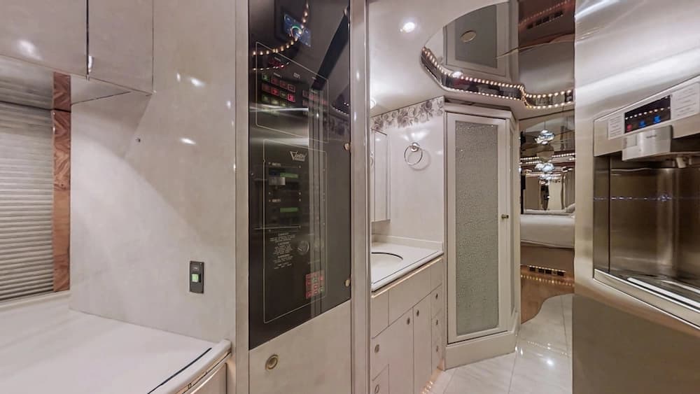 2000 Prevost Featherlite H3-45 Coach - Image 15