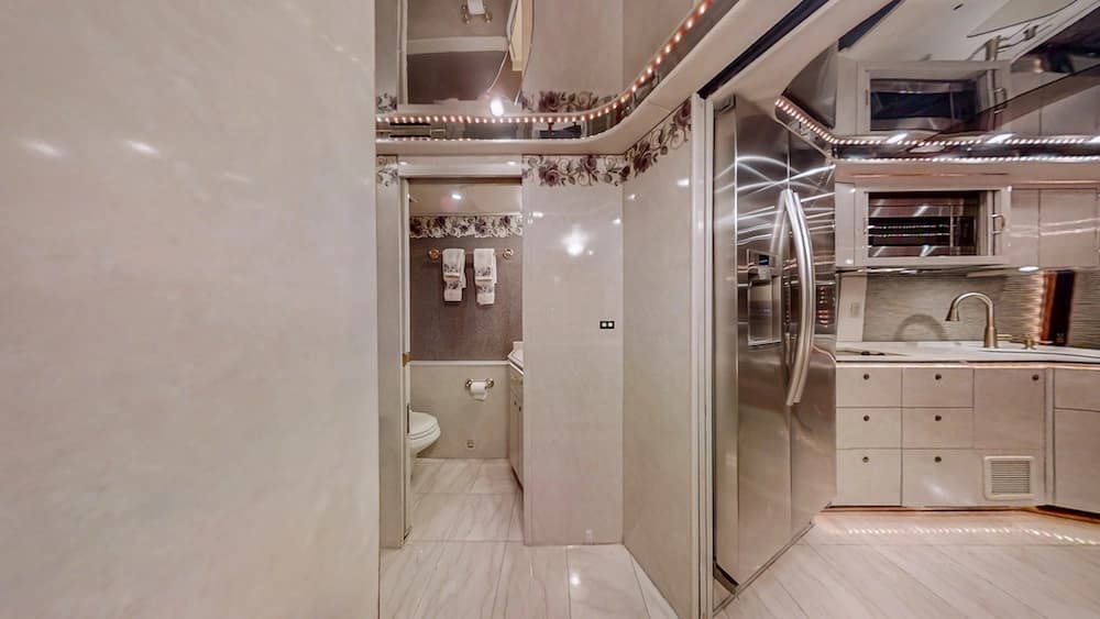 2000 Prevost Featherlite H3-45 Coach - Image 16