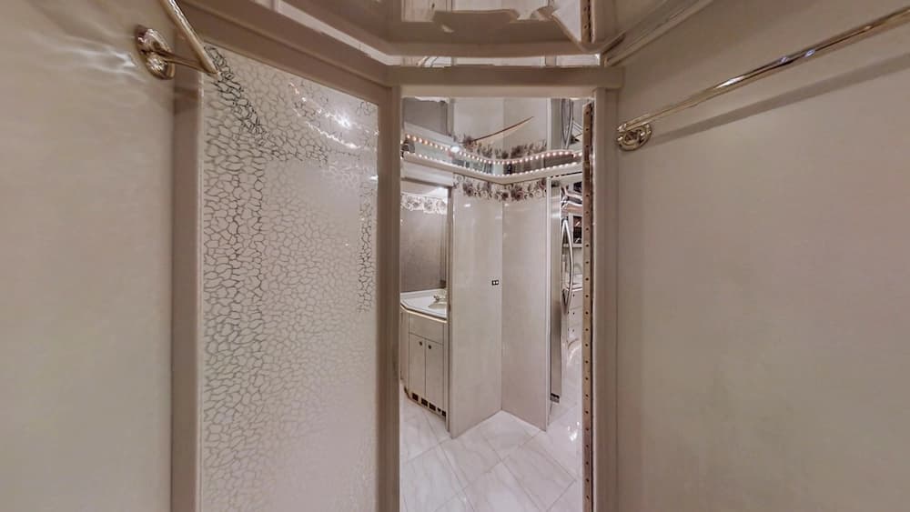 2000 Prevost Featherlite H3-45 Coach - Image 20