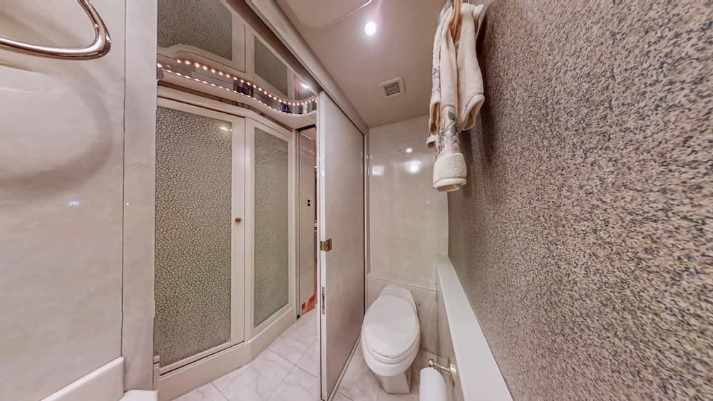 2000 Prevost Featherlite H3-45 Coach - Image 23